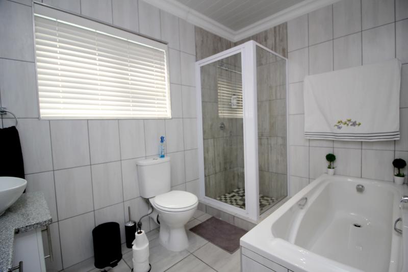 5 Bedroom Property for Sale in Reebok Western Cape